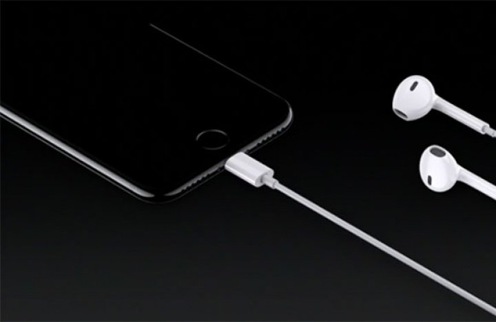 Apple презентовали долгожданный iPhone 7. Что нового?